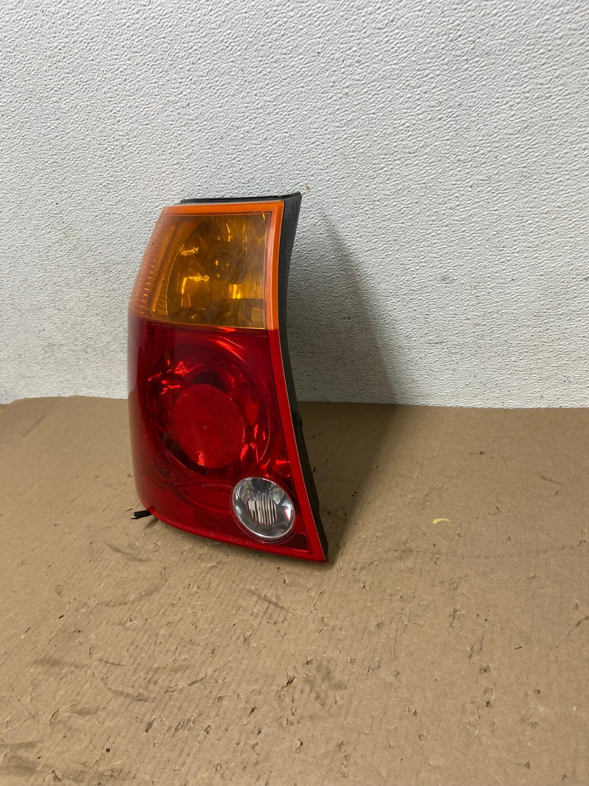 2004 2005 2006 Chrysler Pacifica Left Driver LH Tail Light AD7781 LK1