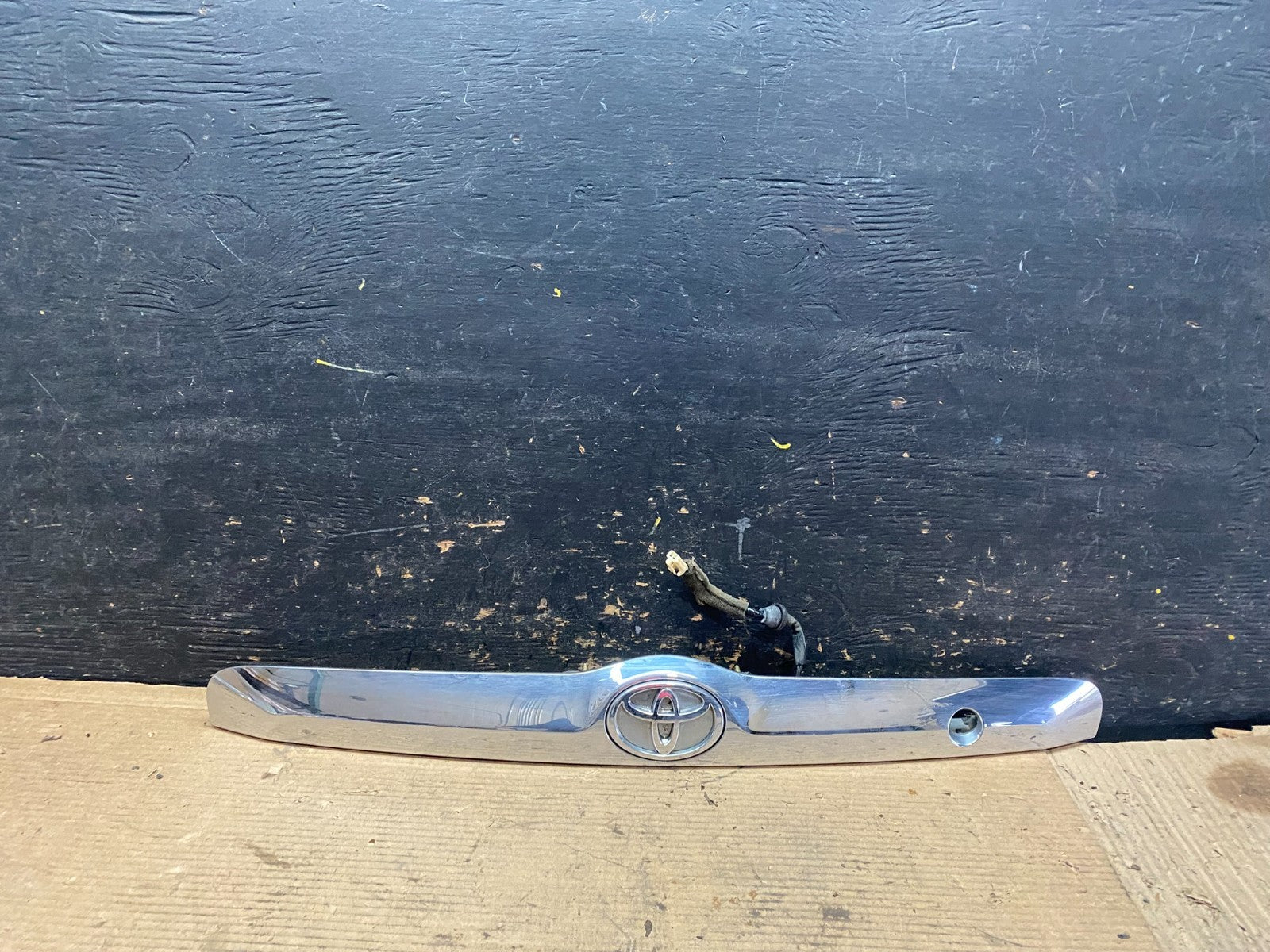 2001-2007 Toyota Highlander Chrome Liftgate Release License Lights Trim V9577 DG0