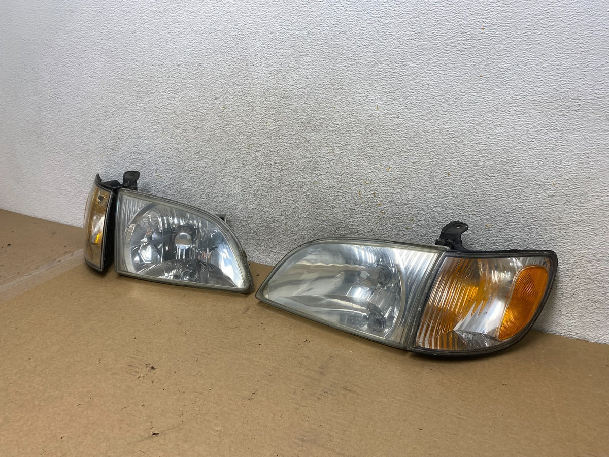 2001 2002 2003 Toyota Sienna Left+Right Side Set Headlights Halogen AH4414 DW2