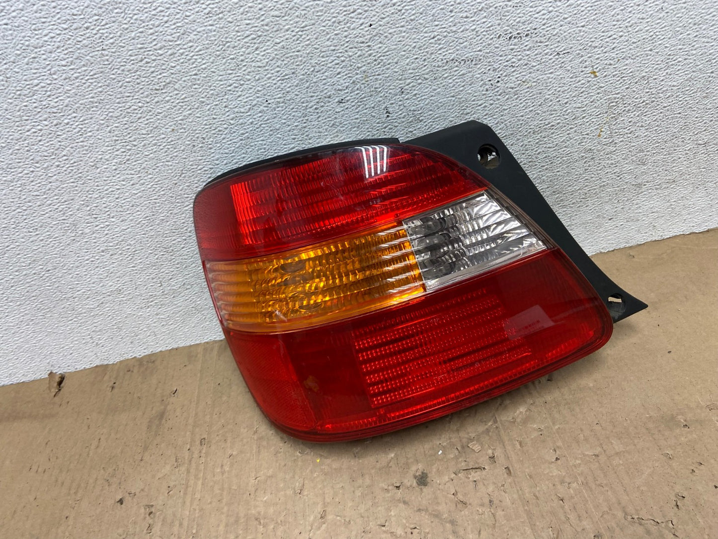 2001 - 2005 Lexus Gs300 Gs400 Gs430 Left Driver LH Side Tail Light AE9342 LK0