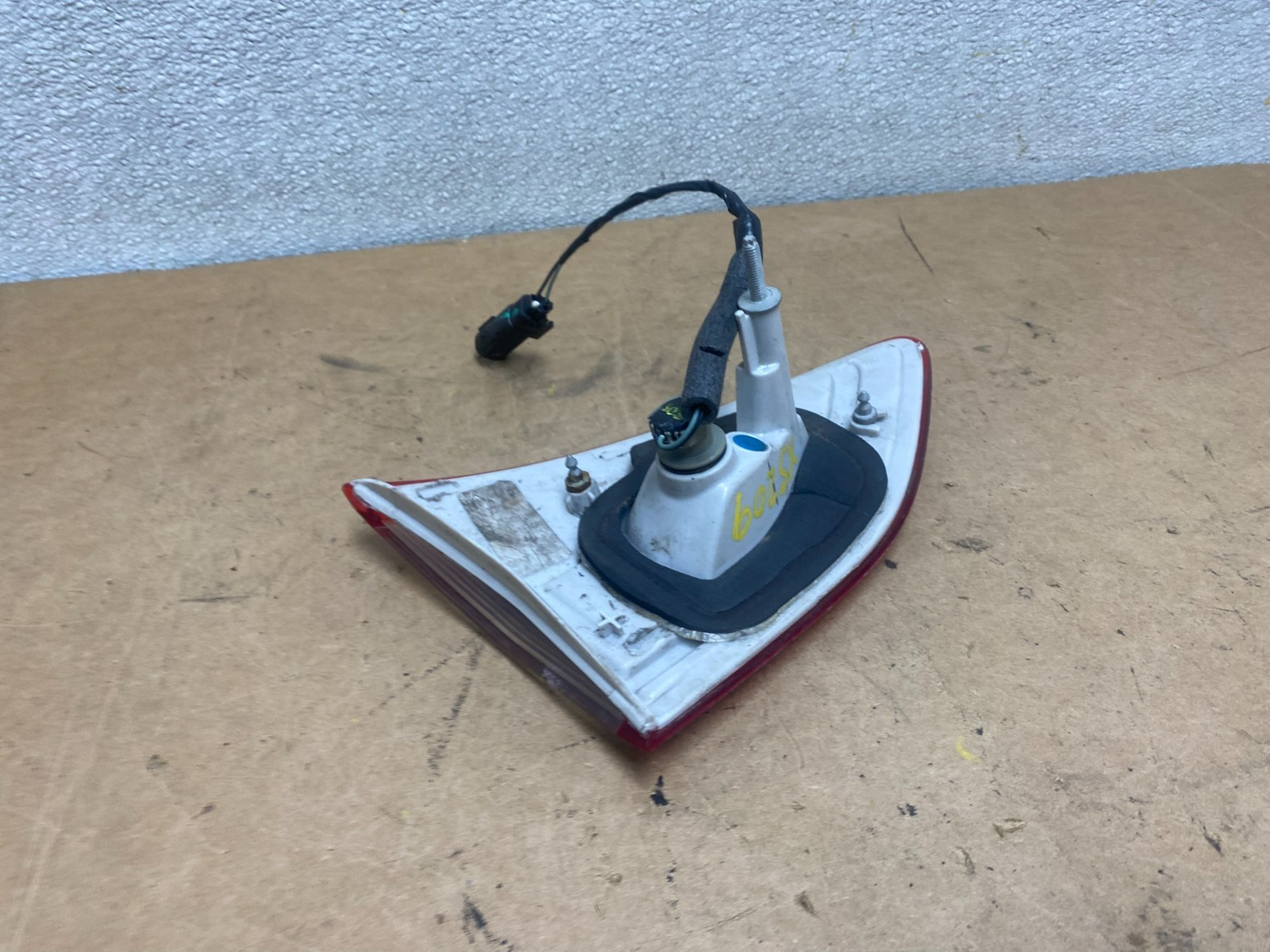 2013 to 2016 Ford Escape Right Passenger RH Side Inner Tail Light OEM X5209 DW3
