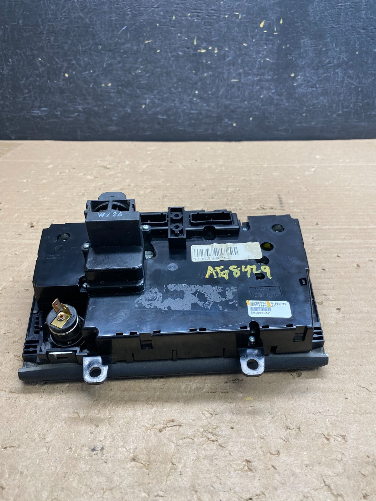 2007-2013 Volvo XC90 Center A/C Climate Control Radio Panel Bezel AG8430 DG5