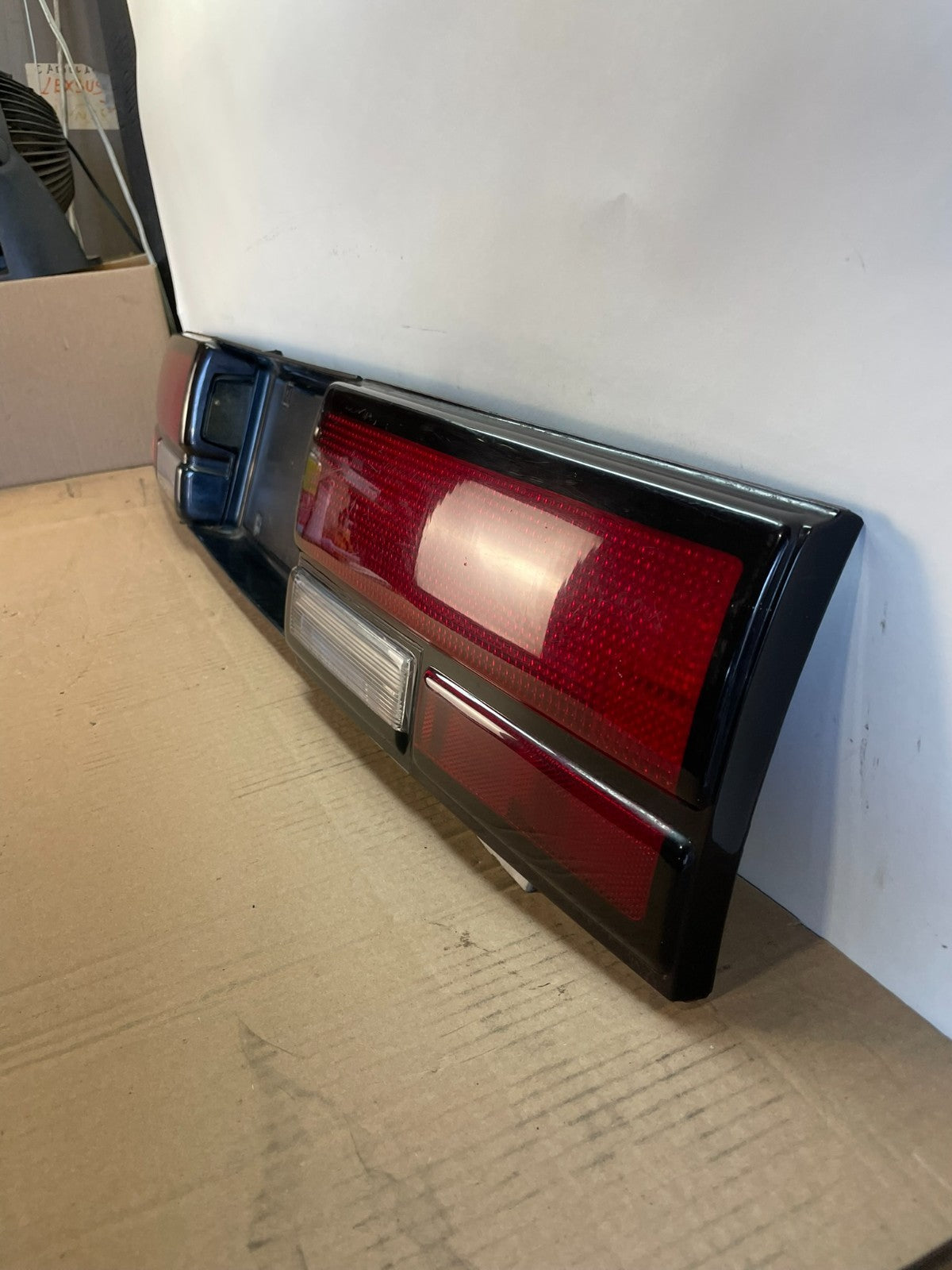 1992 1993 Chevrolet Cavalier Rear Trunk LID Center Tail Light AH0468 DG1