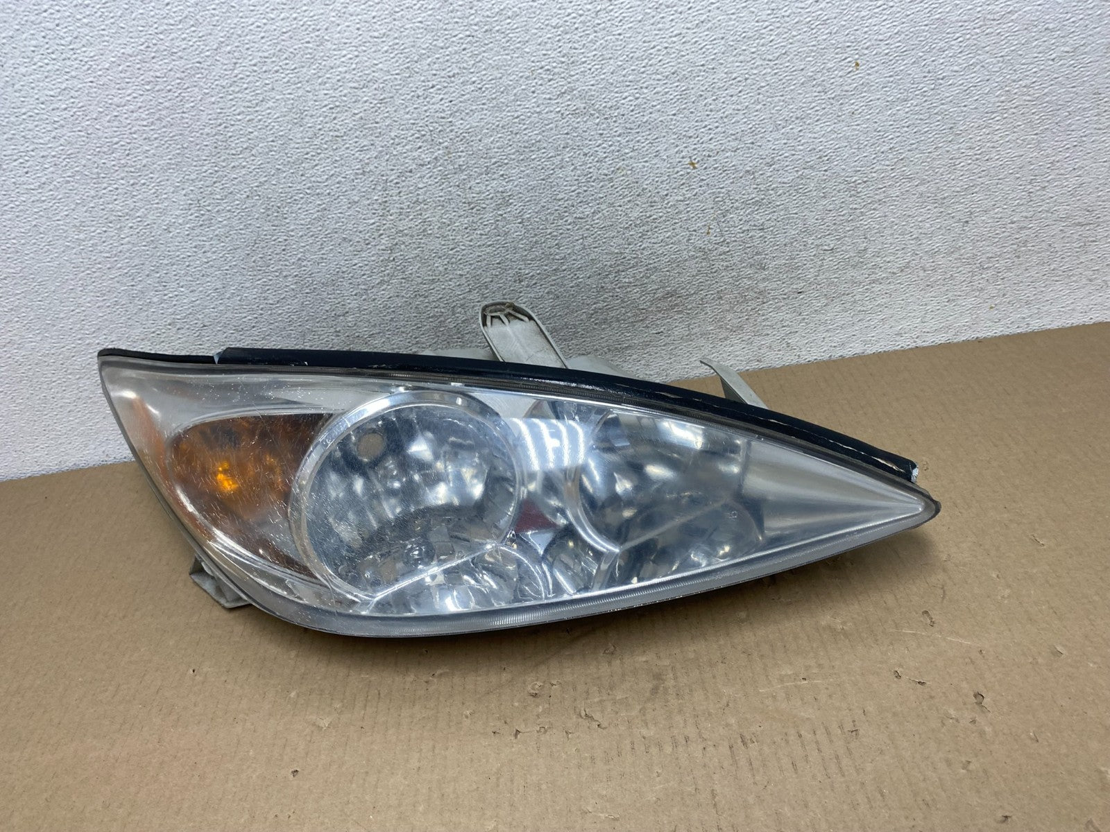 2002 to 2004 Toyota Camry Halogen Headlight Right Passenger Rh AG5876 DW0