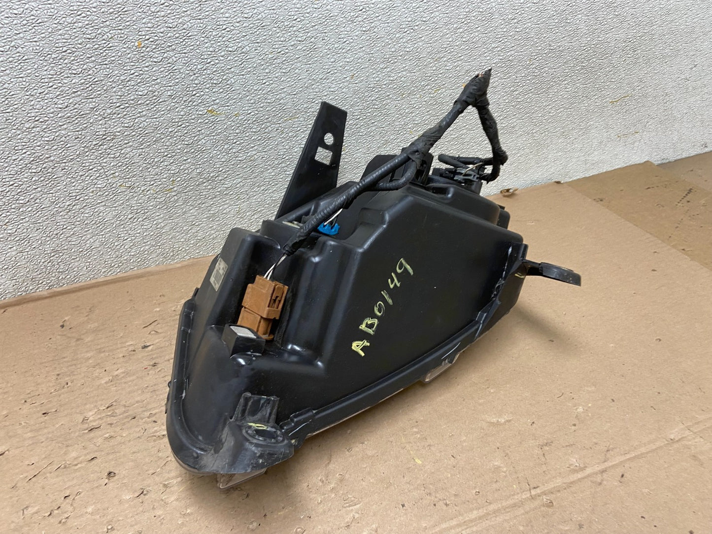 2011-2013 Jeep Grand Cherokee Right Passenger Halogen Headlight AB0149 DW7