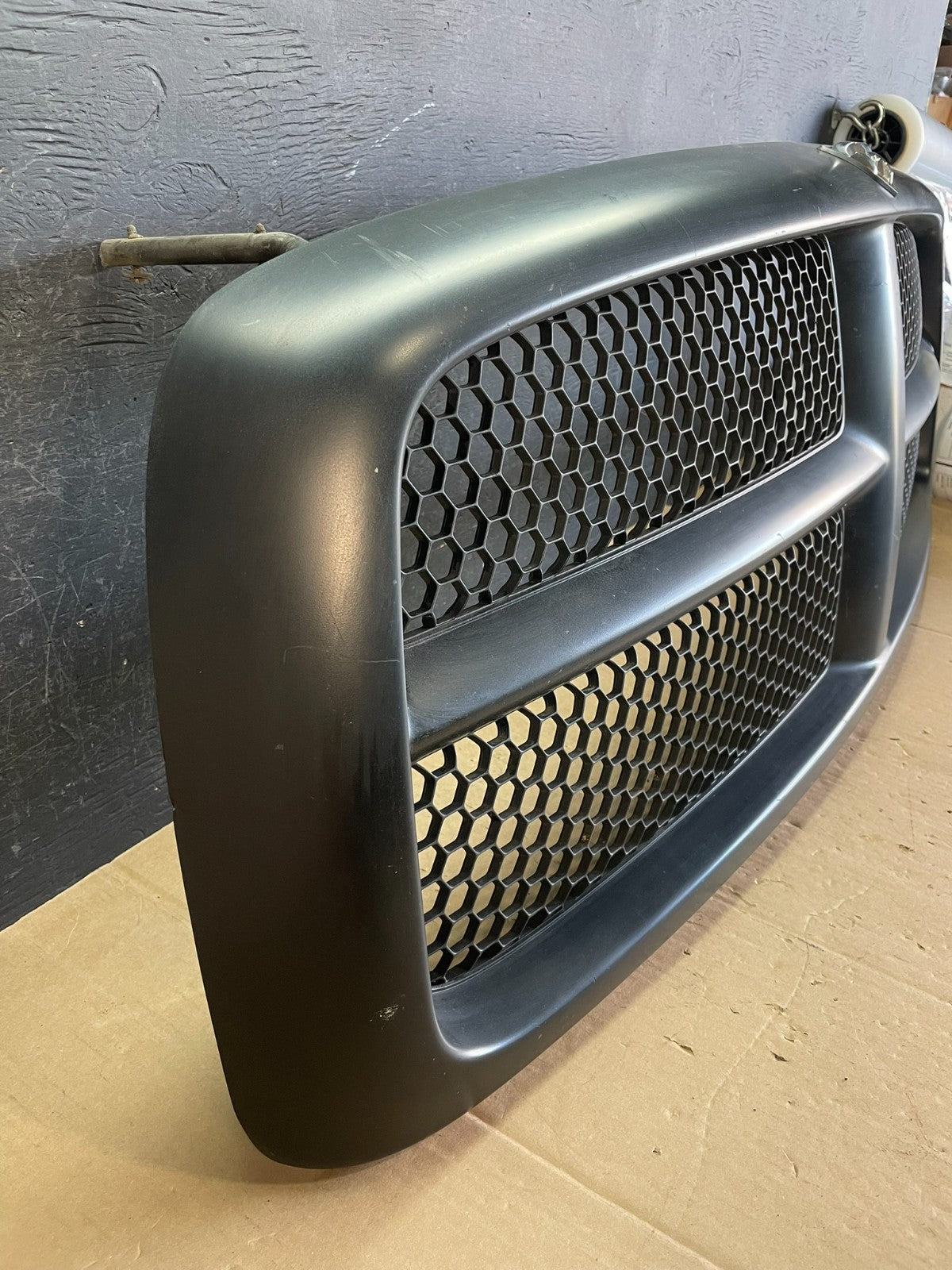 2002 2003 2004 2005 Dodge Ram 1500  Upper Front Grill Grille AD5740 DG2