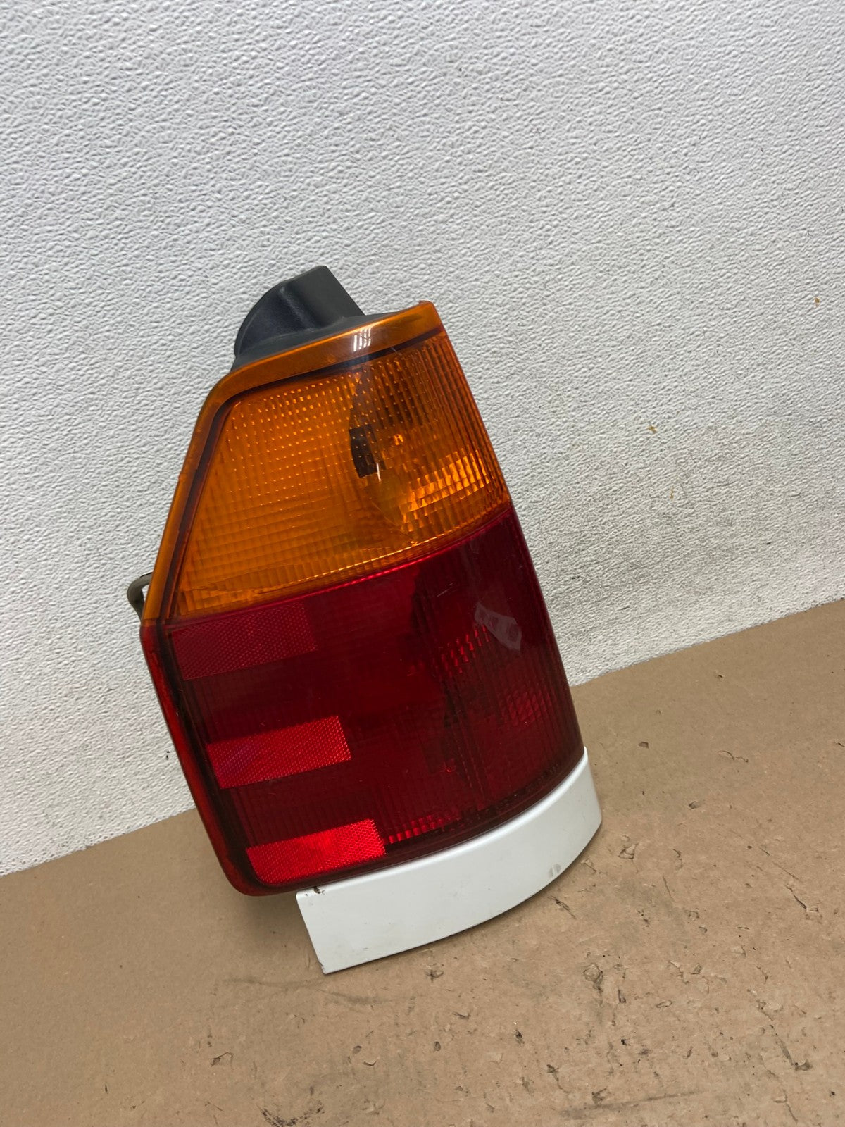 2002 to 2009 Gmc Envoy Left Driver Lh Side Tail Light AG4270 LK2