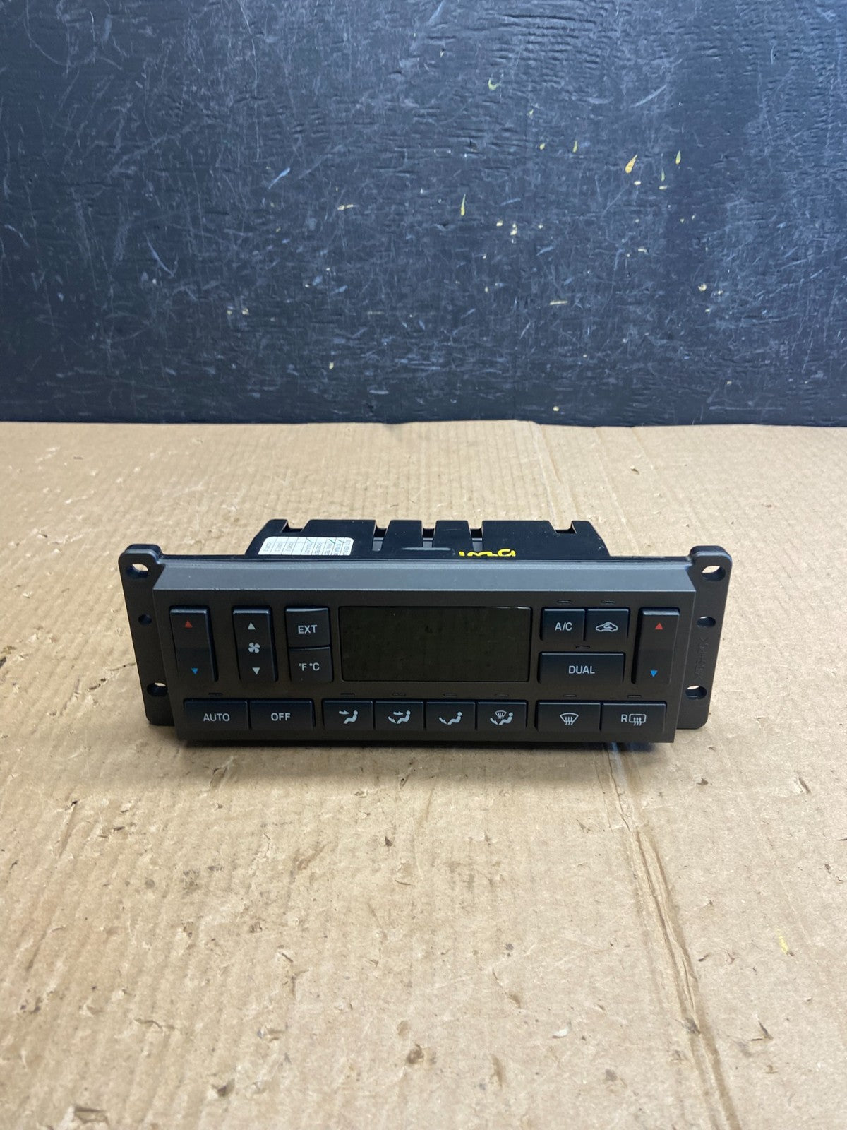2003 to 2006 Lincoln Town Car Climate Control Panel ae4039 DG0