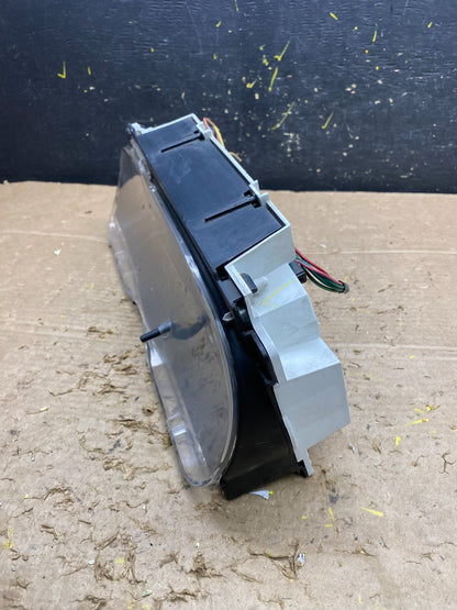 2001 - 2002 Ford Econoline E250 E350 Van Speedometer Instrument Cluster x1395 DG3