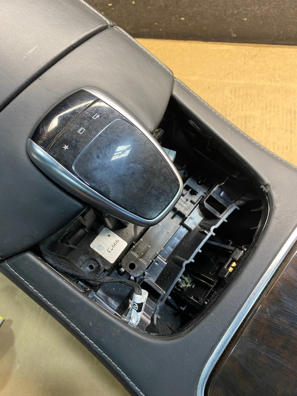 2015 to 2017 Mercedes-Benz W217 W222 Center Console Arm Rest Panel AH2040 PS4