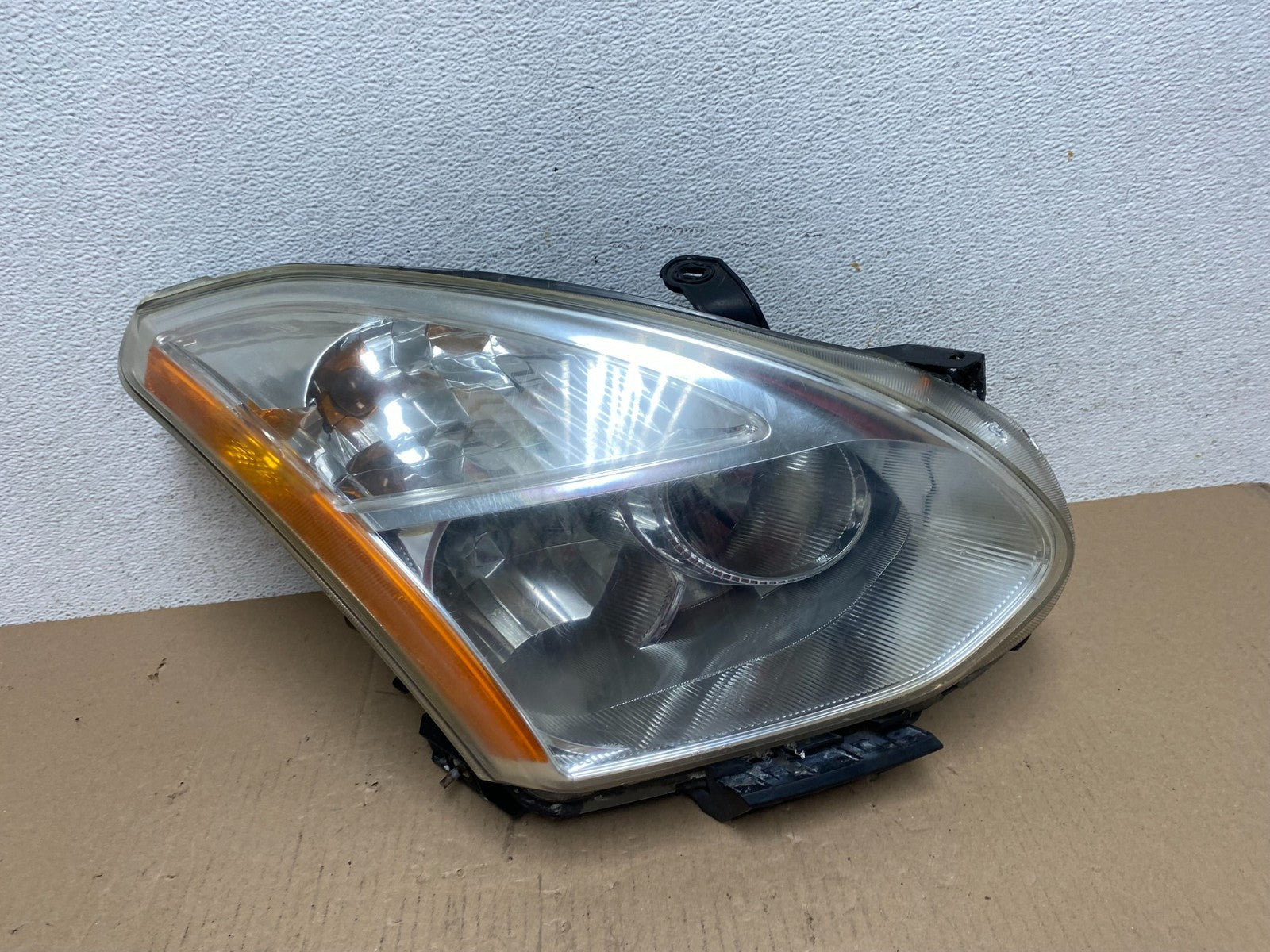 2009-2013 Nissan Rogue Right Passenger Xenon HID Headlight AE7267 DW0