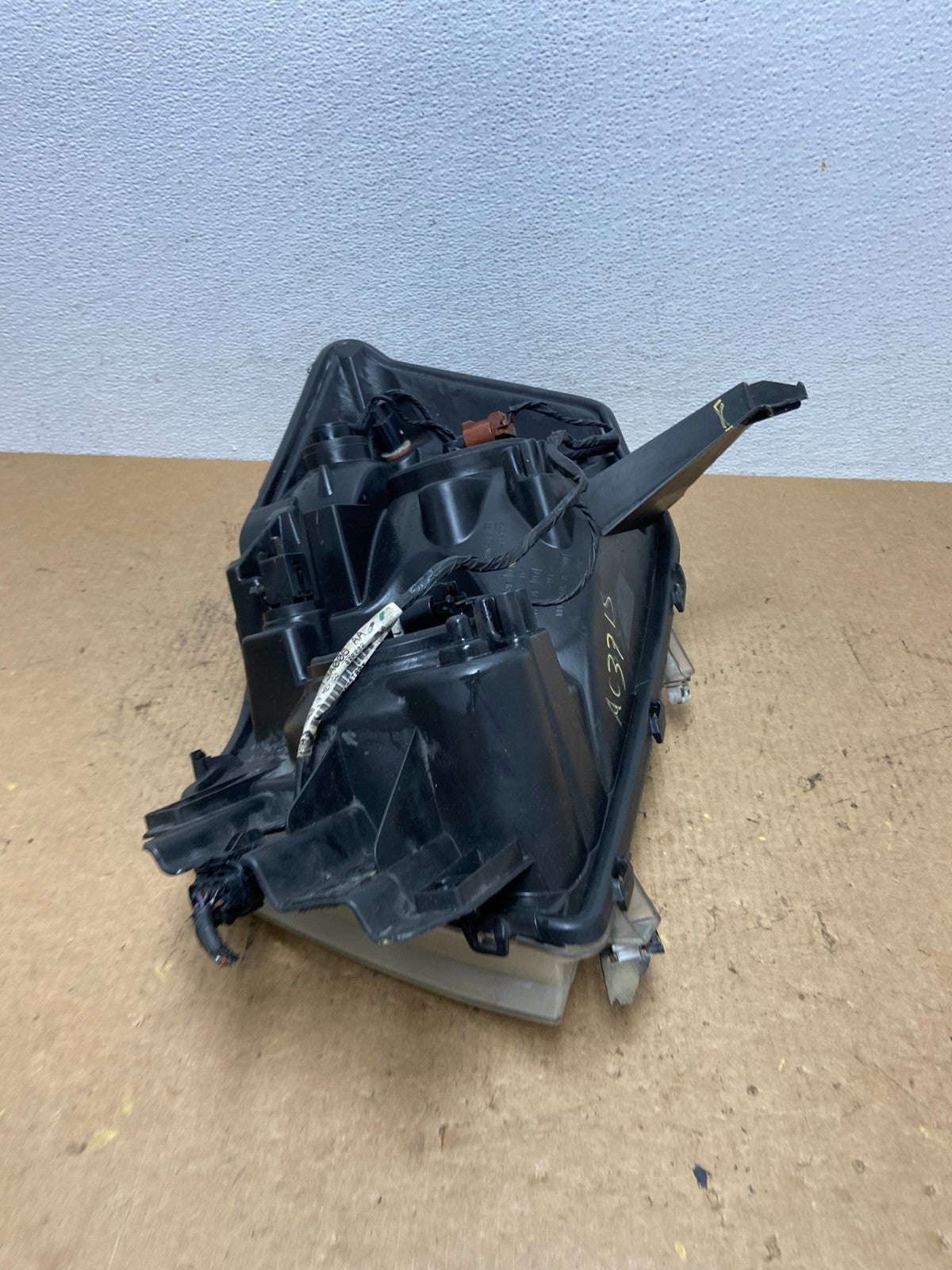 2004 to 2007 Nissan Armada Right Passenger RH Side Headlight Oem AC3715 DW11