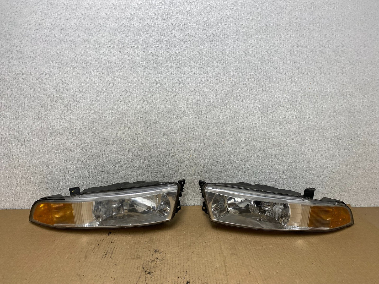 2002 to 2003 Mitsubishi Galant Left+Right Side Headlights AG2161 DW0