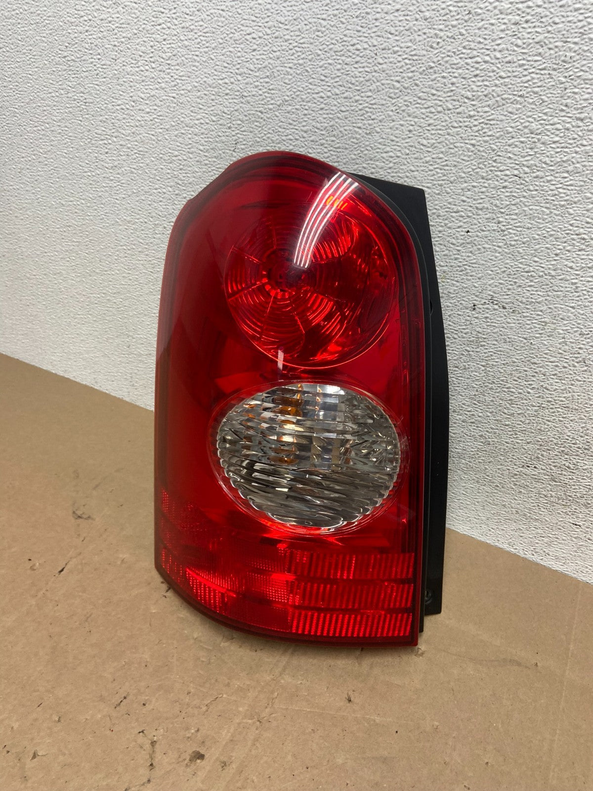 2002 to 2003 Mazda Mpv Left Driver LH Side Tail Light AE6000 DW0