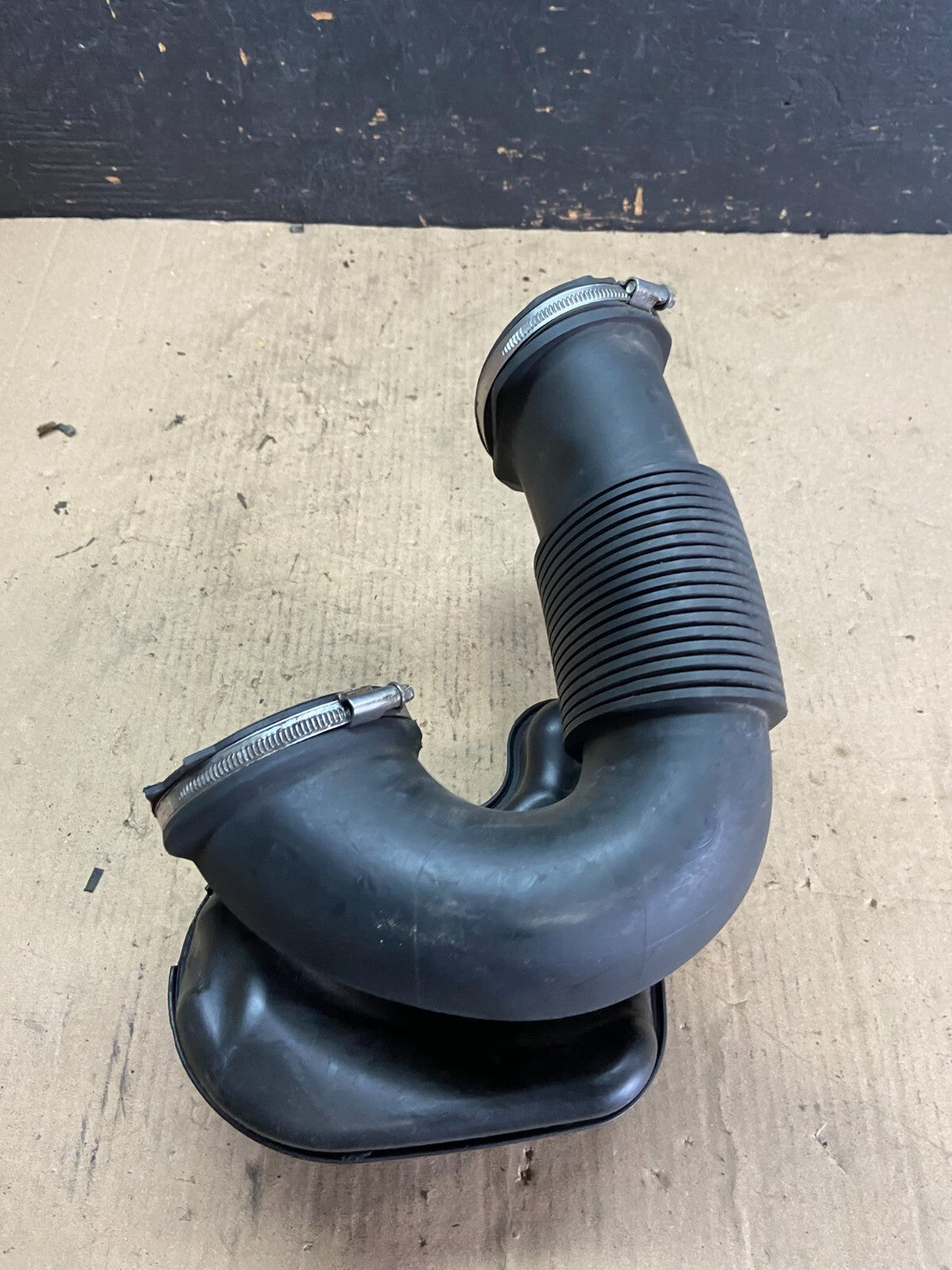 2007 to 2010 BMW X5 Air Intake Cleaner Duct Tube Pipe O0571 DG7