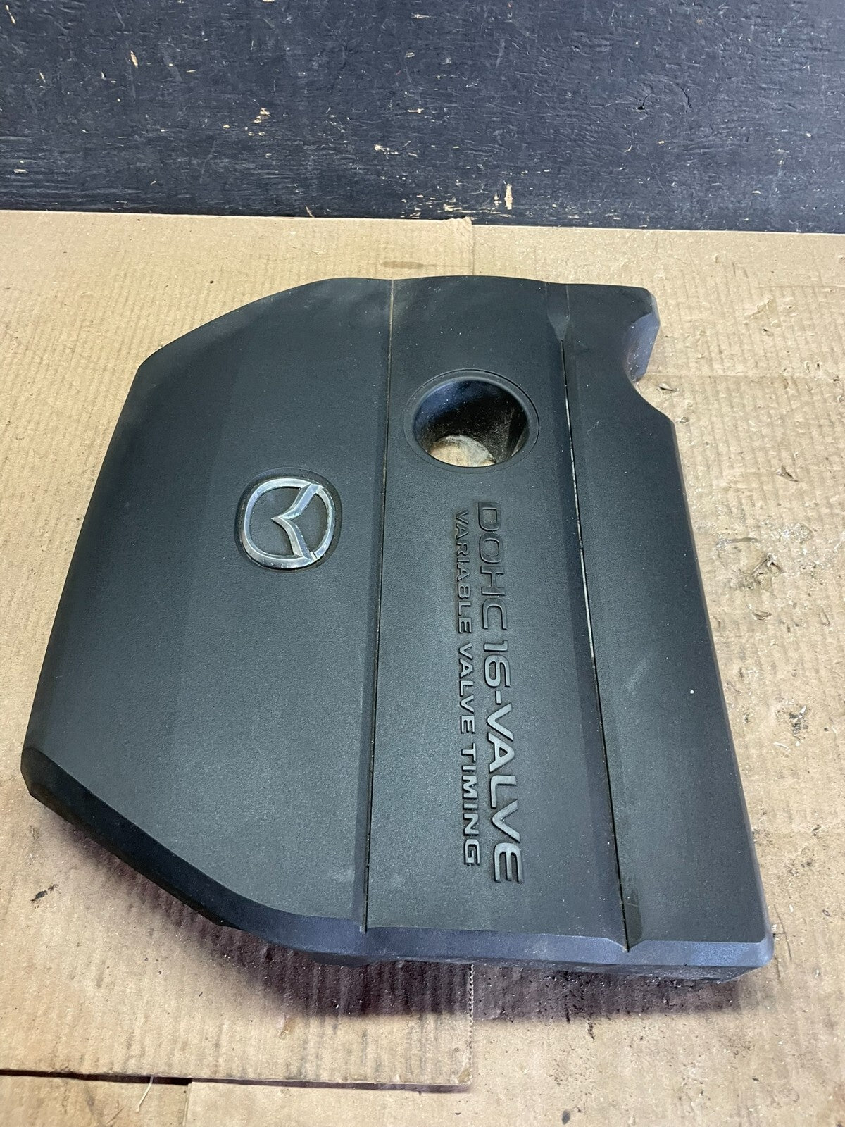 2004 to 2009 Mazda 3 DOHC 16 VALVE Engine Shield Top Cover M8827 PS2
