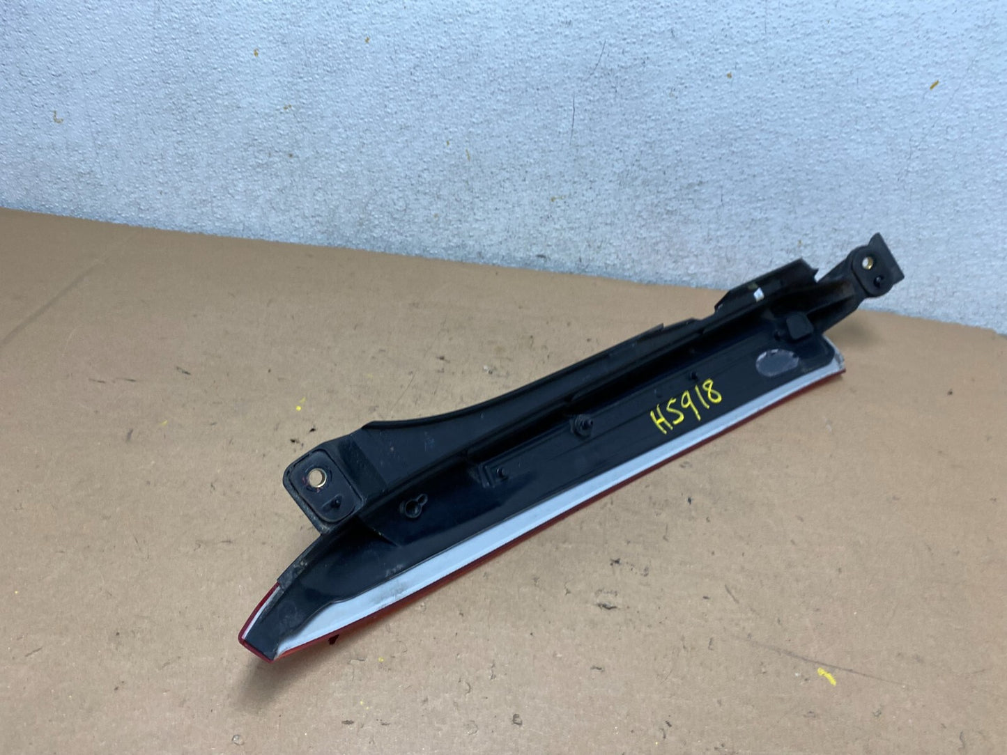 2003 to 2006 Volvo XC90 Right Passenger Side Upper Tail Light OEM H5918 DG16