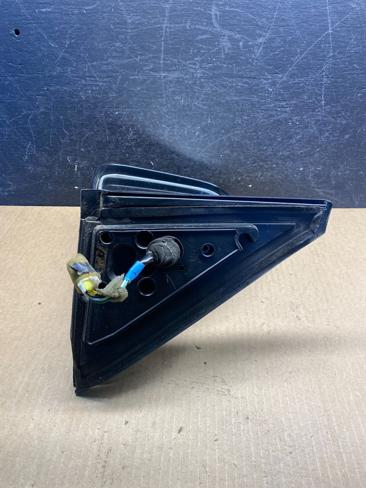 1997 to 2002 Mitsubishi Montero Left Driver Side View Door Mirror AG61874