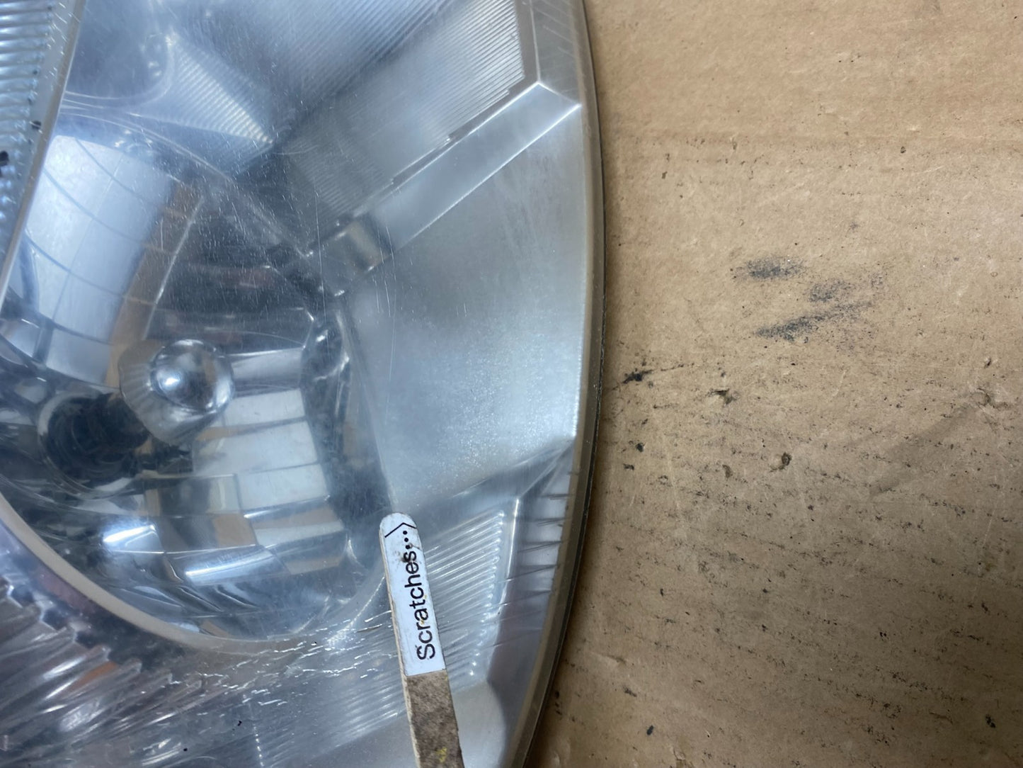2004 - 2007 Ford Freestar Right Passenger RH Side Headlight Halogen AC8472 DW3