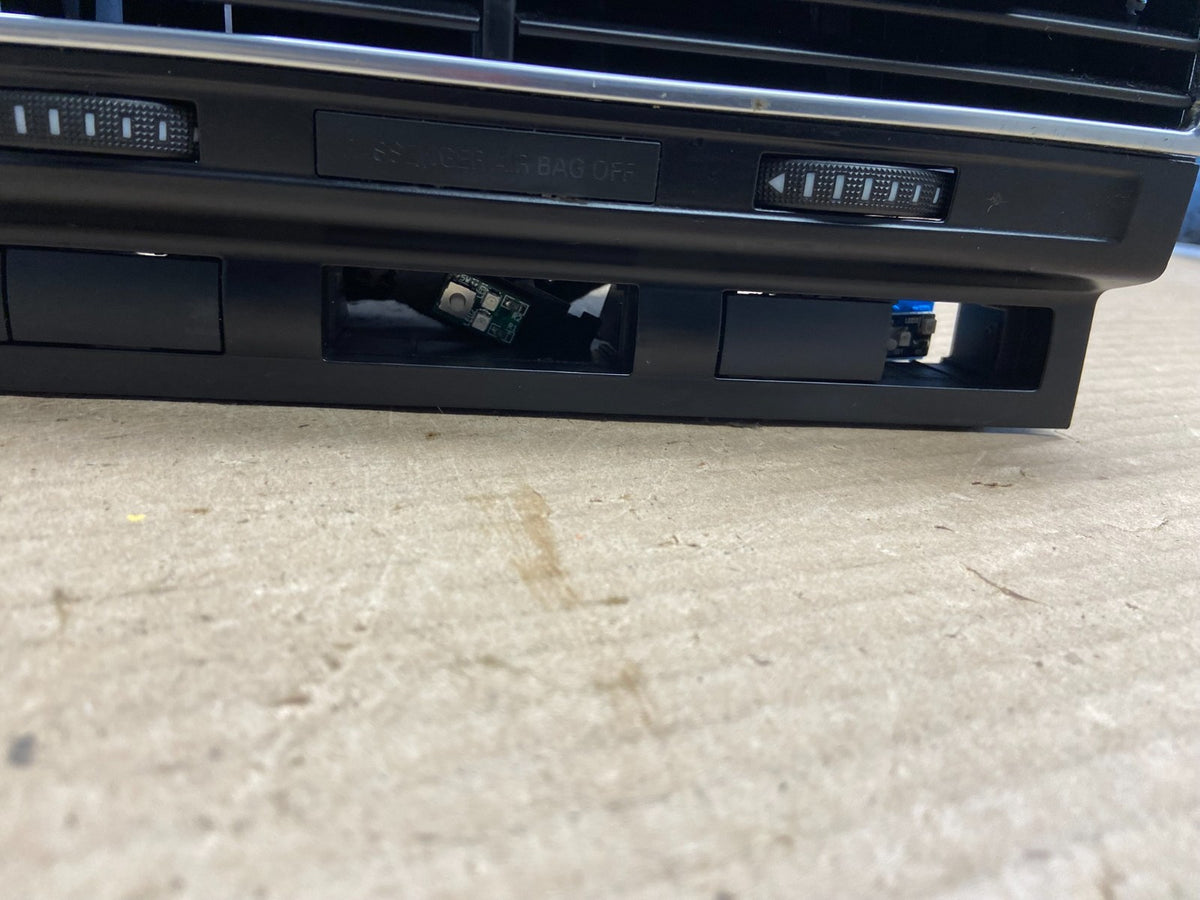 2005 to 2011 Audi A6 Center Dashboard Air Vent AH3823 DG2