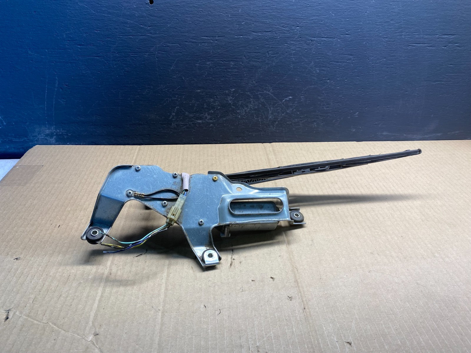 2005 to 2009 Subaru Legacy Outback Rear Windshield Wiper Motor AC08665