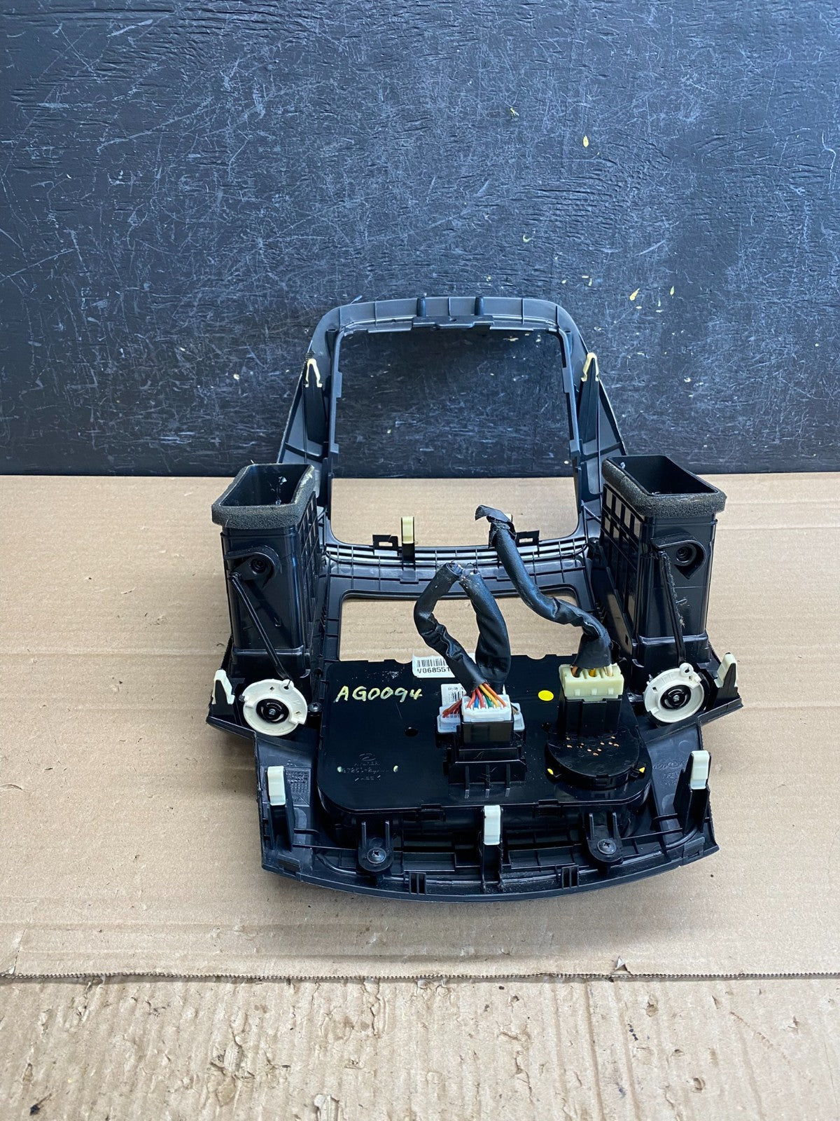 2009-2012 Hyundai Elantra Touring Wagon Front Radio Climate Control Bezel AG00945