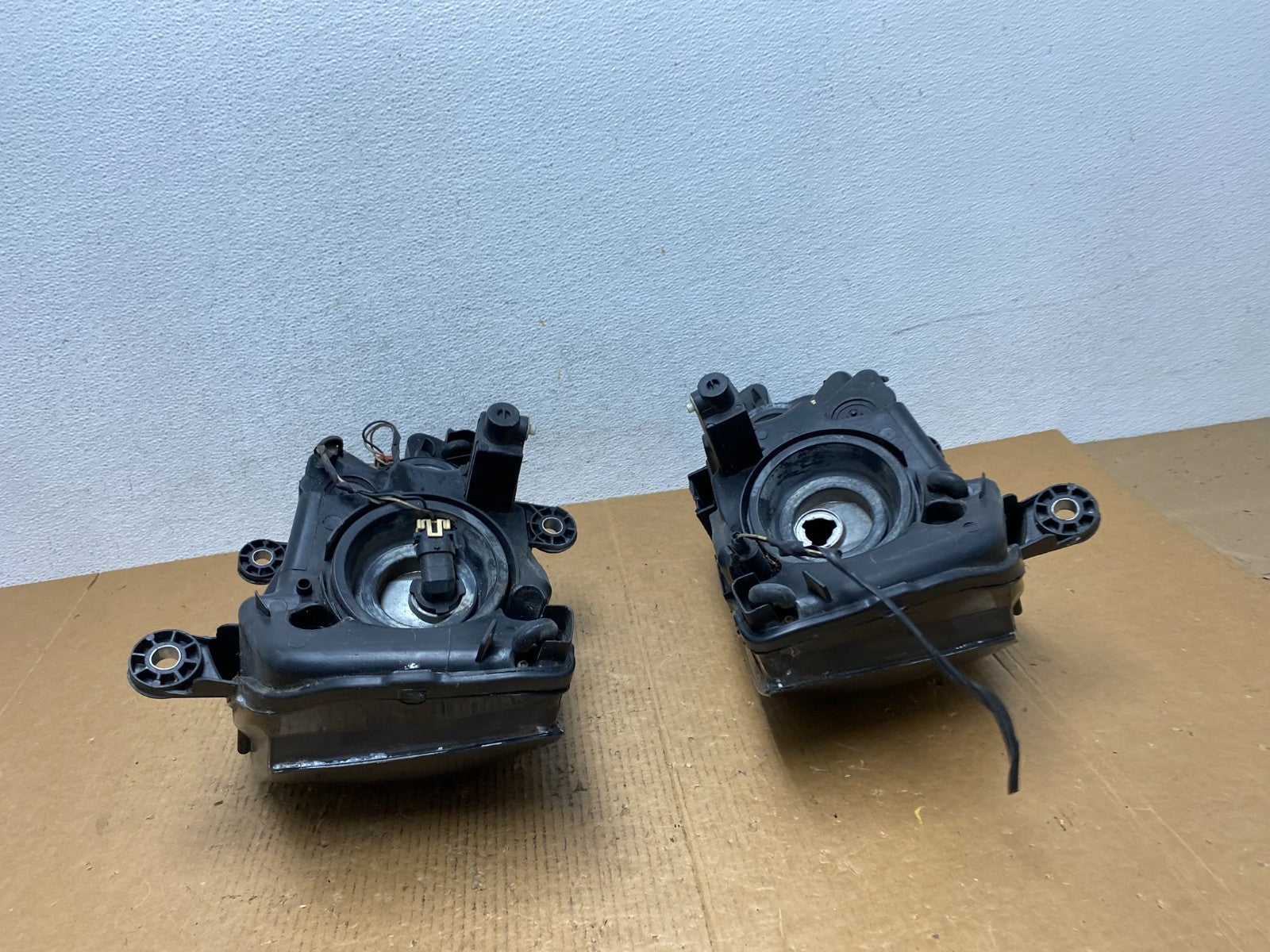 2008 to 2016 Chrysler Town and Country Left+Right Side Headlights AE1219 DW11