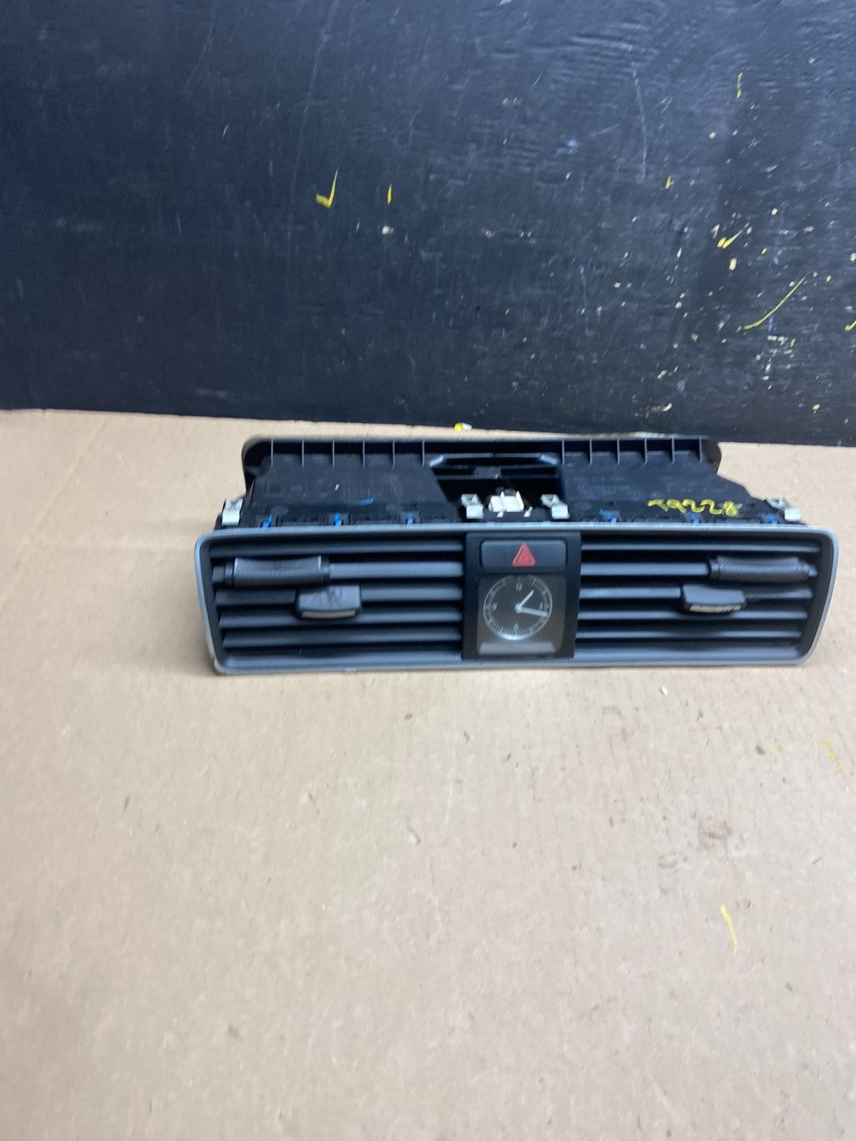 2012 - 2015 Volkswagen Passat Dash Dashboard Middle Center Air VentOEM  T9228 DG0