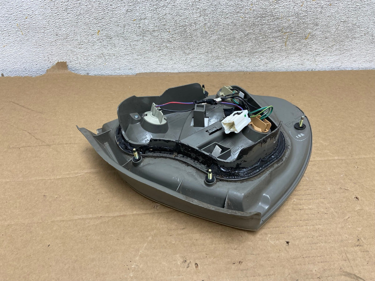 2002 2003 Nissan Maxima Right Passenger RH Side Tail Light AH7809 LK4