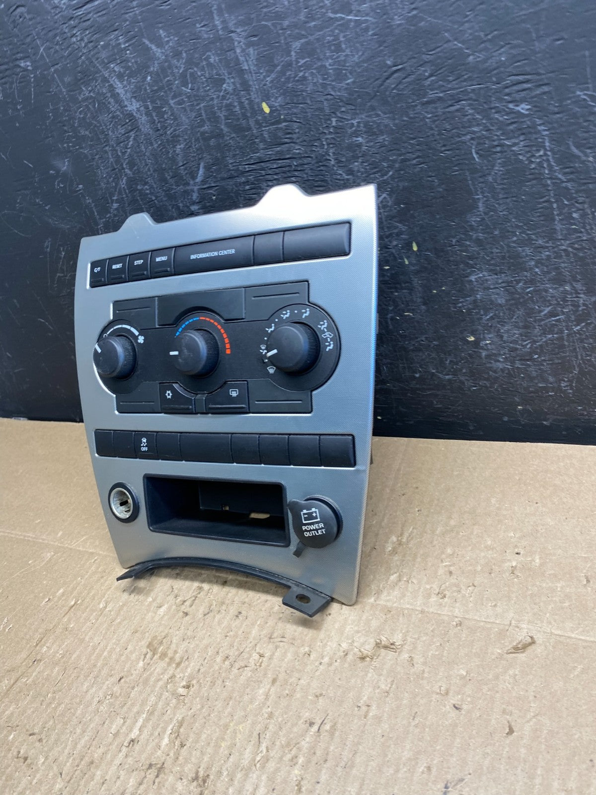 2005 2006 2007 Jeep Commander Grand Cherokee A/C Climate Control Bezel AC9150 DG1