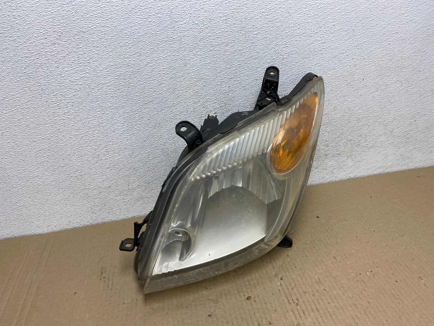 2004 2005 Scion Xa Left Driver LH Side Halogen Headlight AE9506 LK2