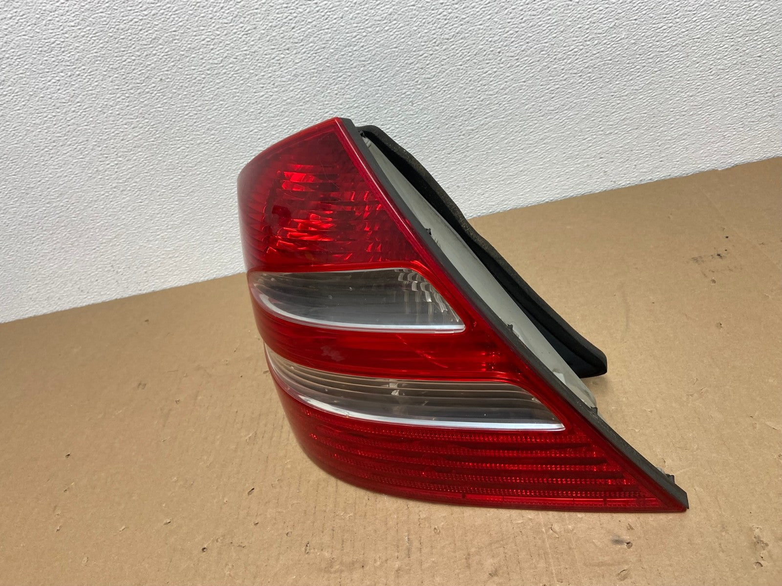 2003-2006 Mercedes E Class Sedan Left Driver LH Side Tail Light AB6462 LK1