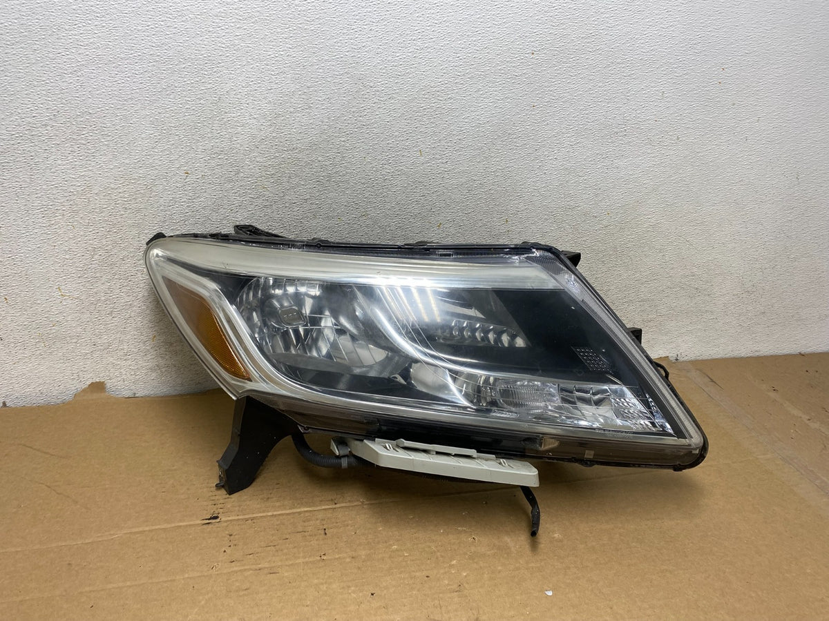 2013 to 2016 Nissan Pathfinder Right Passenger RH Side Headlight AH7787 DW0