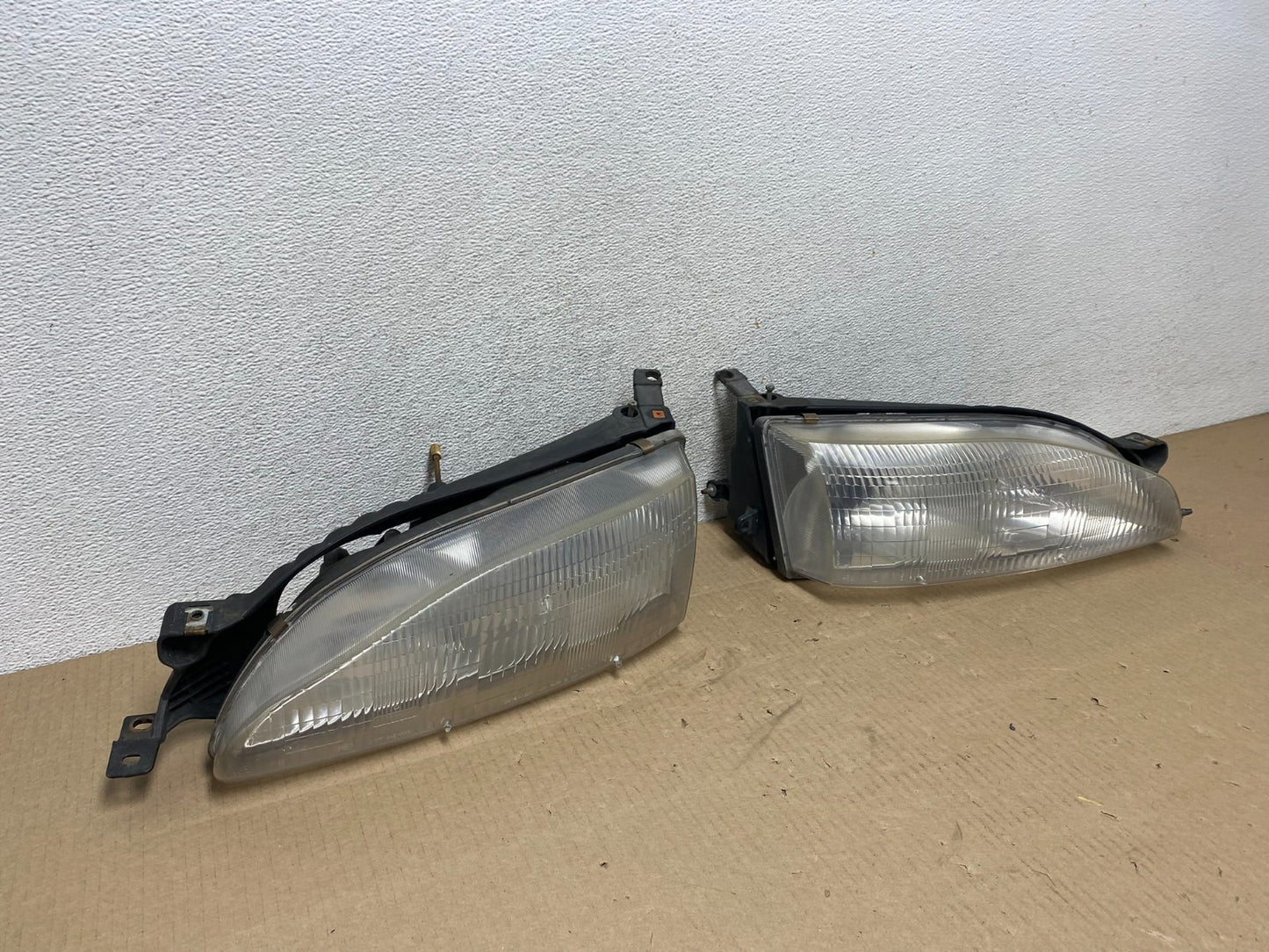 1995 - 1996 Toyota Camry Left+Right Side Set Halogen Headlights AG5870 DW2