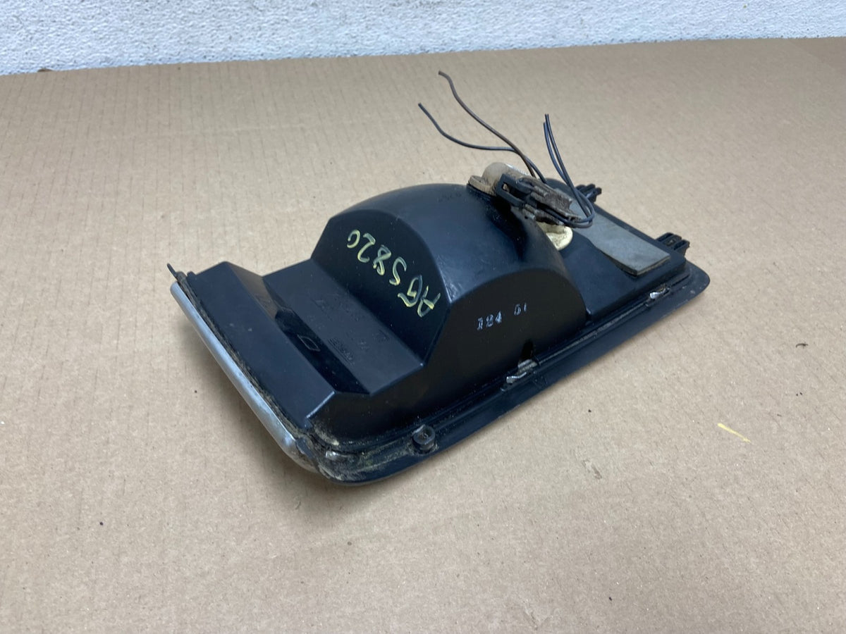 1989 to 1993 Cadillac Deville Front Right Passenger RH Turn Signal AG5820 DG4