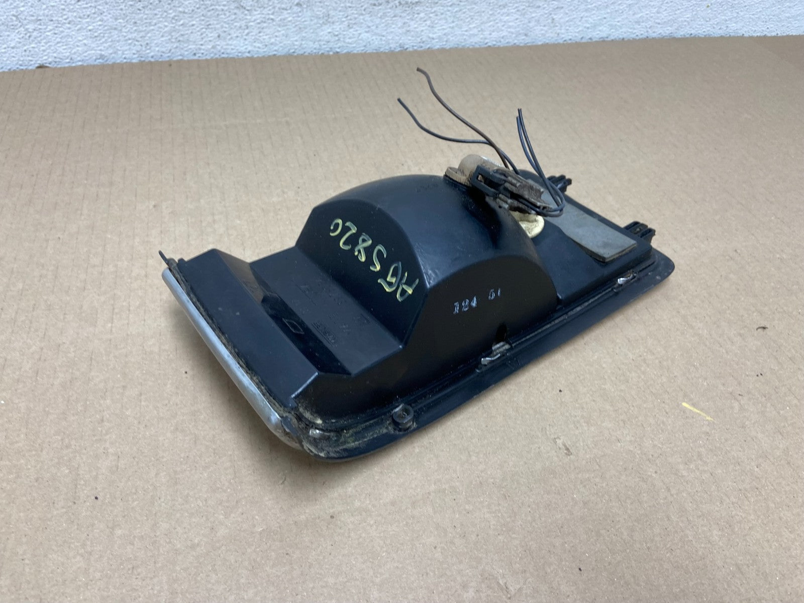 1989 to 1993 Cadillac Deville Front Right Passenger RH Turn Signal AG5820 DG4