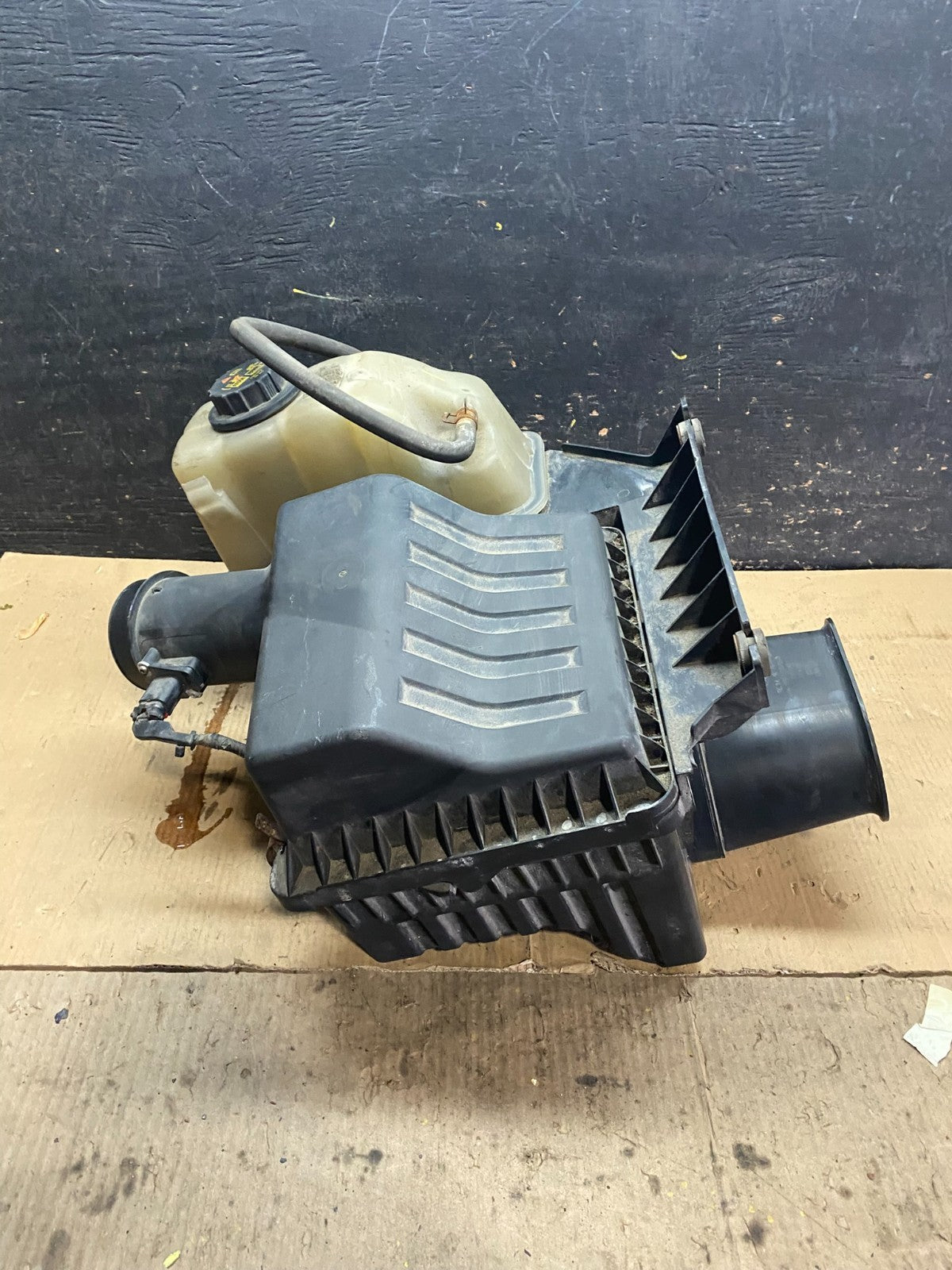 2011-2016 Ford F250 F350 Engine Coolant Reservoir Tank Air Cleaner Box X3140 DG0