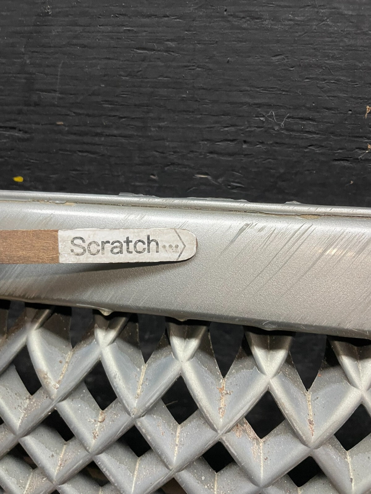 2004 to 2005 Kia Sedona Front Upper Grill Grille F3758 DG1 OEM4