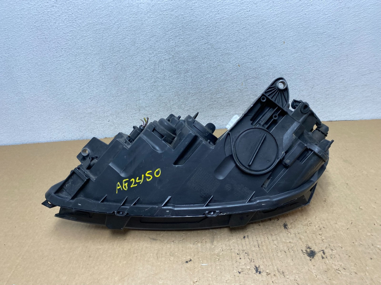 2012-2015 Volkswagen Passat Right Passenger RH Halogen Headlight AG2450 DW8
