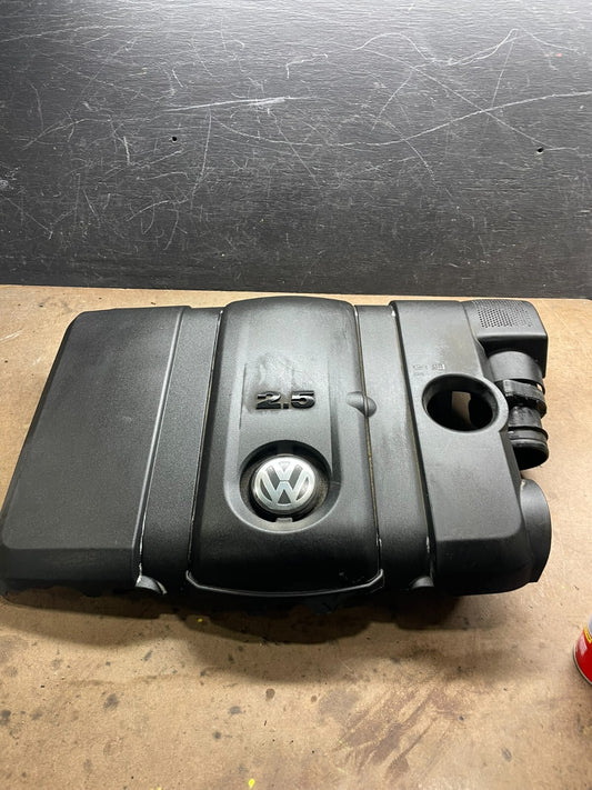 2005 to 2008 Volkswagen Jetta Beetle 2.5L Passat Engine Cover 07k129601j L4156 D0