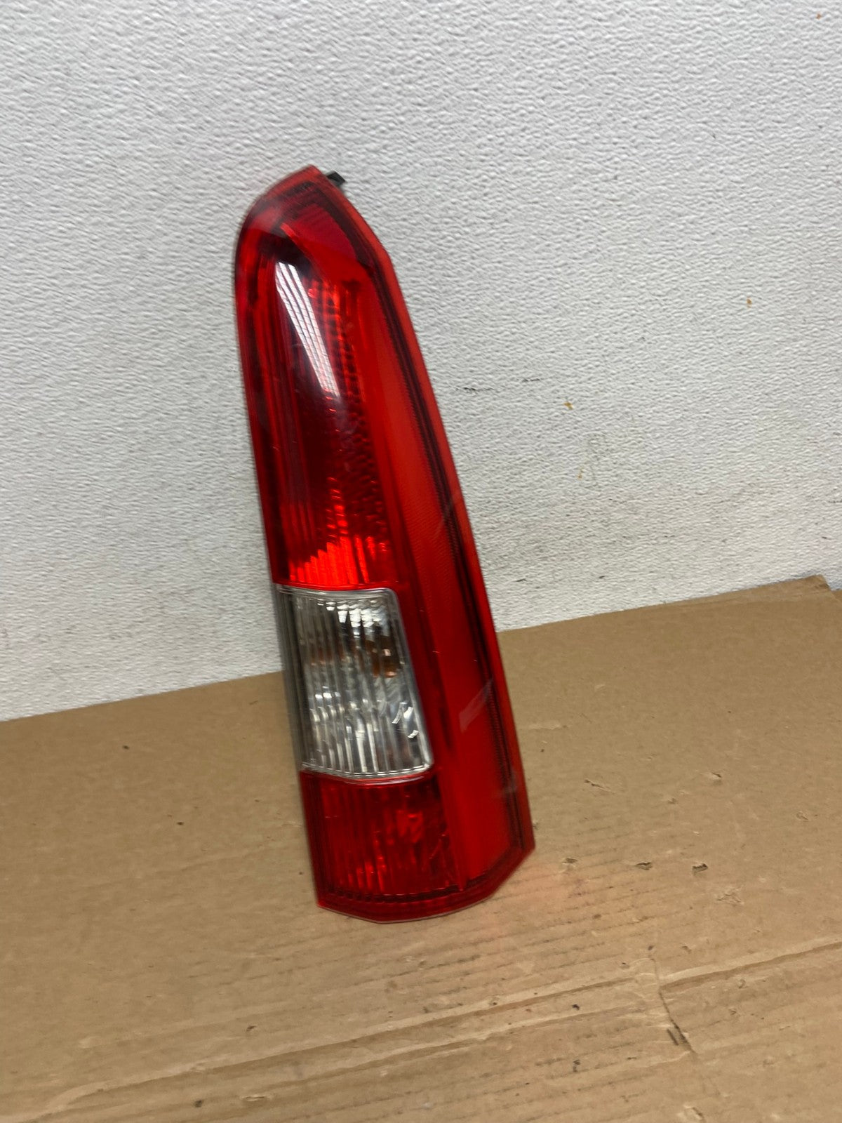 2001-2004 Volvo XC70 V70 Right Passenger RH Side Tail Light Upper AD3842 LK2