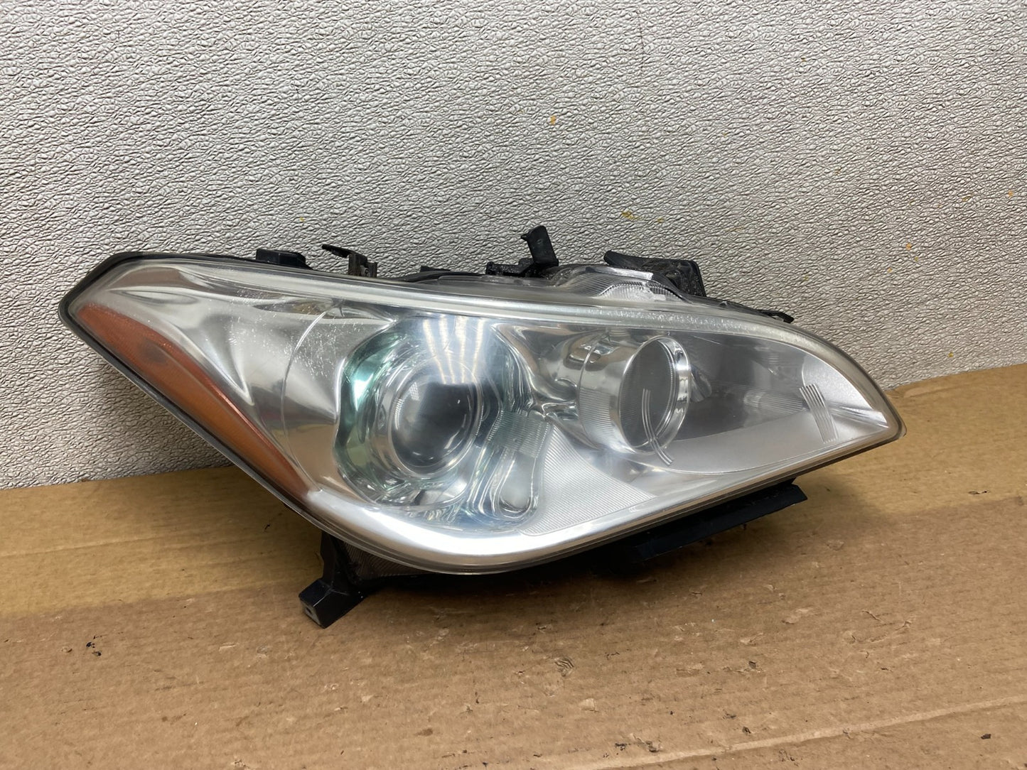 2011 to 2013 Infiniti M37 M56 Right Passenger Side HID Xenon Headlight AB5185 DW0