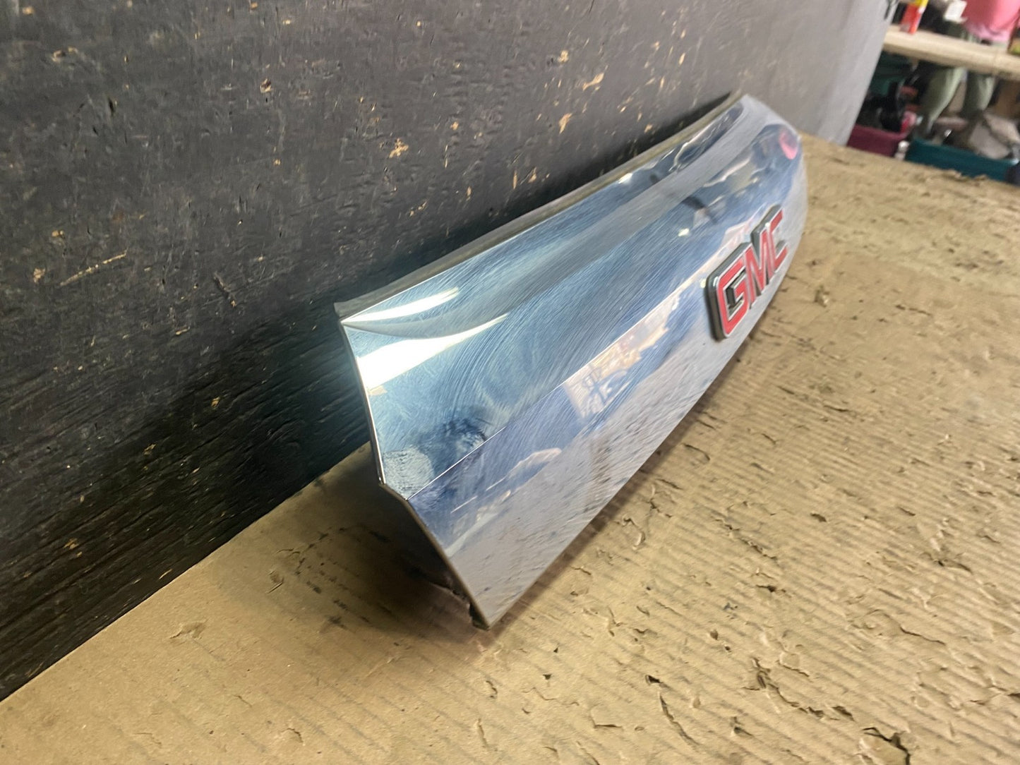 2011-2015 GMC Terrain Tailgate Liftgate Chrome Finish Molding Camera w9942 DG2