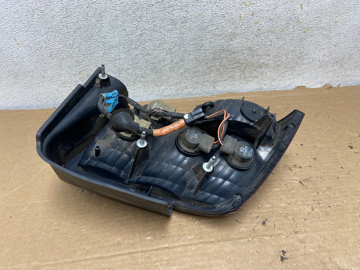 1999-2004 Ford Mustang Right Passenger Rh Side Tail Light AH8979 LK5