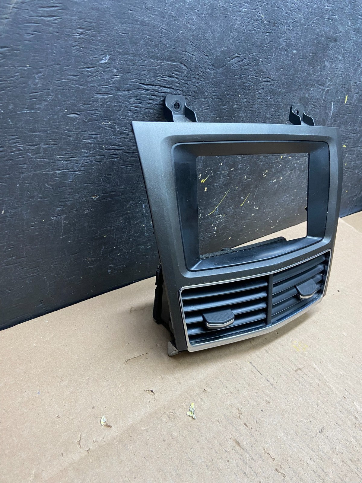 2013 - 2017 Lincoln Mkt Center Dash Gps Radio Bezel Panel Air Vent OEM T4613 DG2