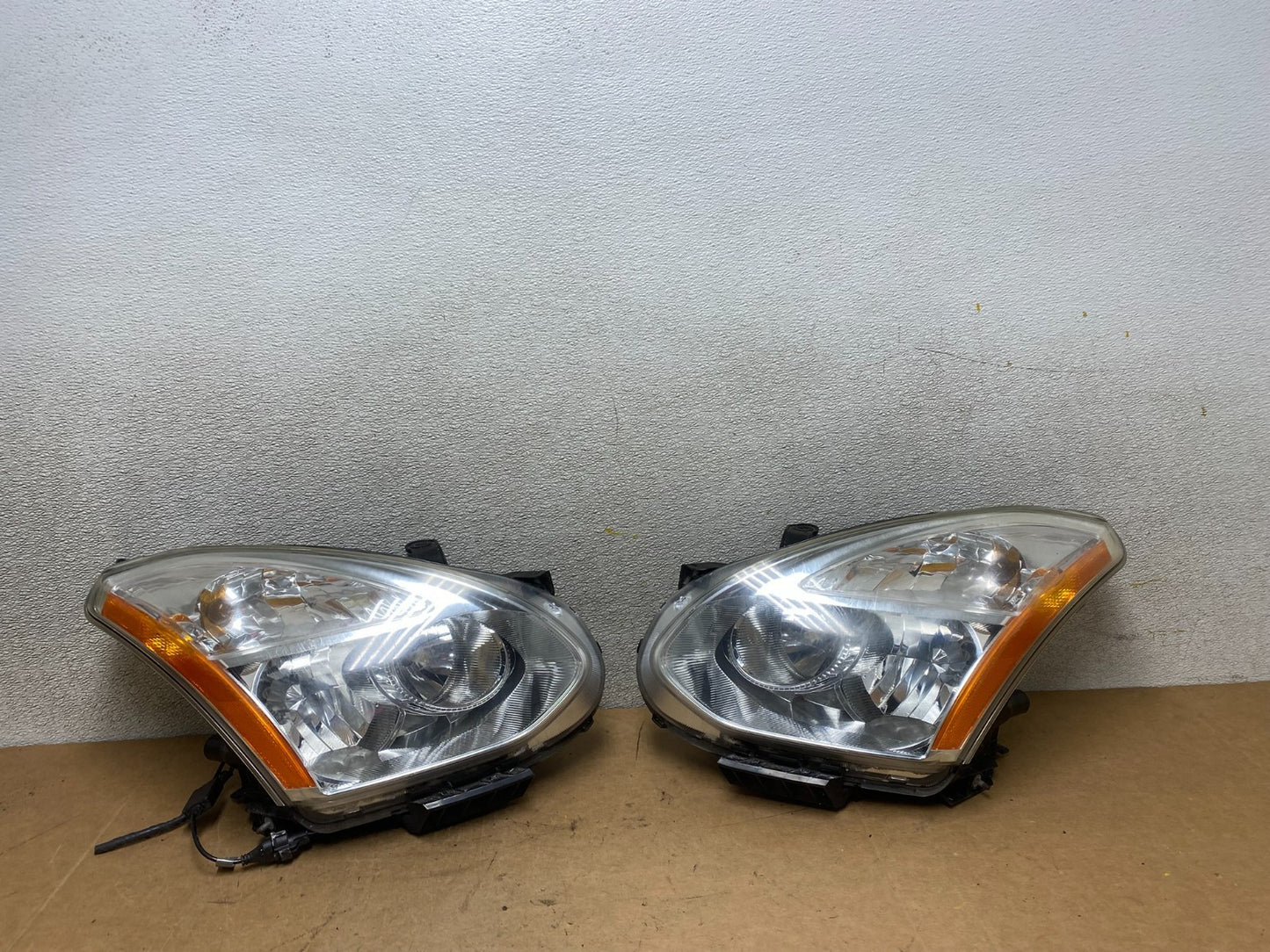 2009-2013 Nissan Rogue Left+Right Side Set Halogen Headlights OEM X4869 DW0