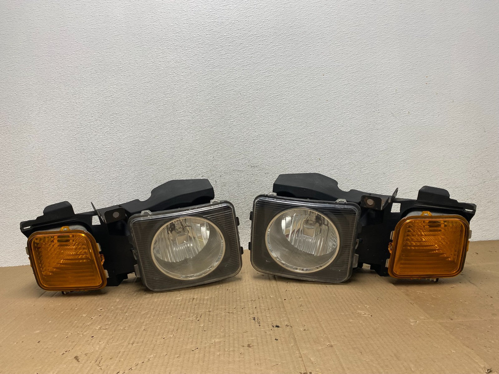 2006 to 2010 Hummer H3 Left+Right Halogen Headlights AE9018 DW0