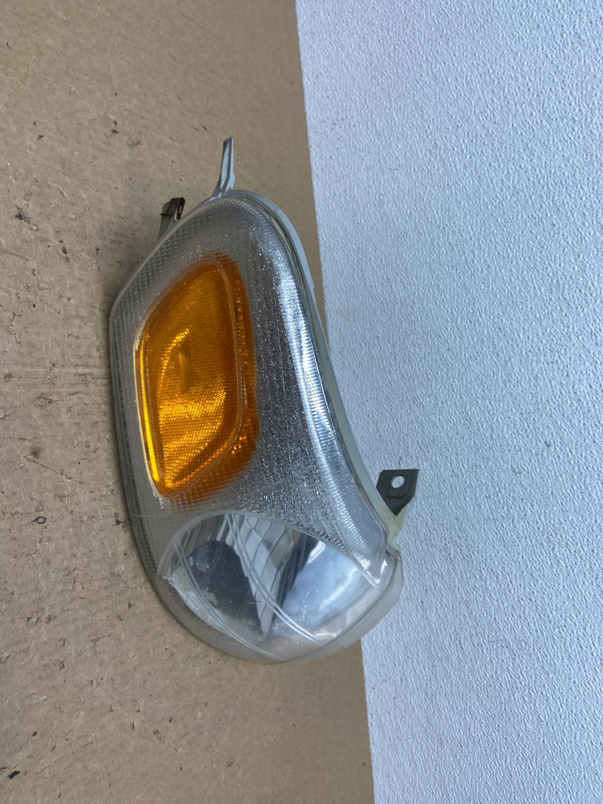 1997 - 2005 Pontiac Montana Venture Front Right Passenger Turn Signal AC1522 DG2