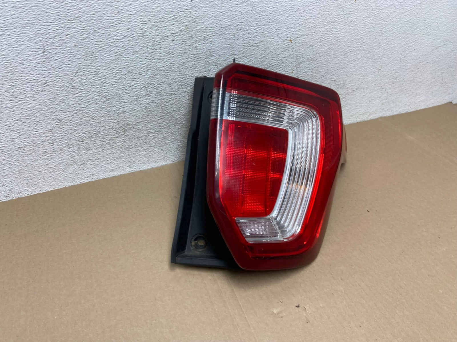 2016 -2019 Ford Explorer Right Passenger Side Rh Tail light AF5761 LK2