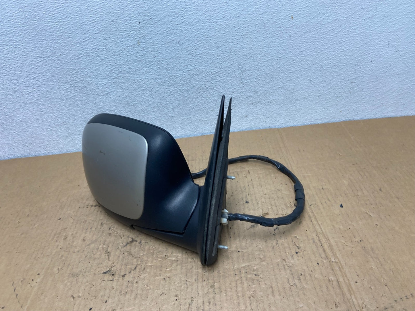 2003-2006 Chevrolet Tahoe Suburban Right Passenger Turn Door Mirror ac7823 DG1